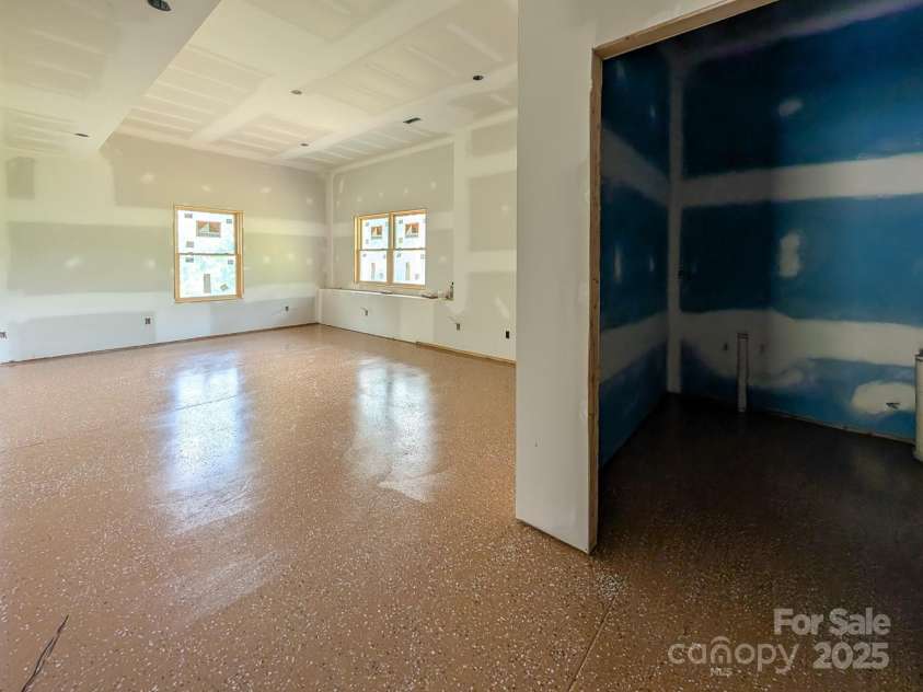 338 Majestic Mountain Drive, Burnsville, NC 28714.  MLS# CAR4277521, YatesRealty ID 2394. 