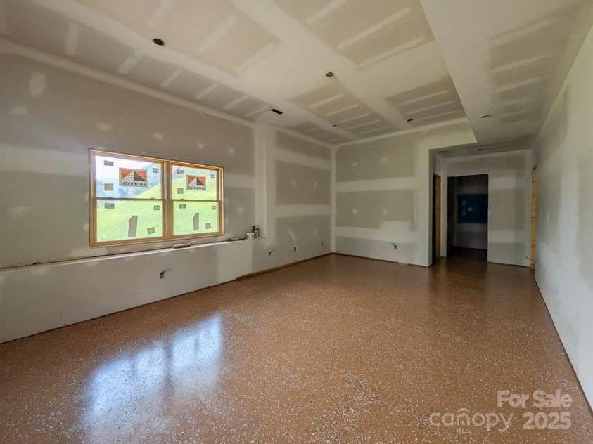 338 Majestic Mountain Drive, Burnsville, NC 28714.  MLS# CAR4277521, YatesRealty ID 2394. 