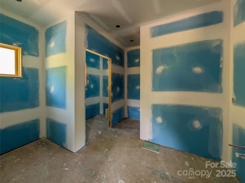 338 Majestic Mountain Drive, Burnsville, NC 28714.  MLS# CAR4277521, YatesRealty ID 2394. Primary Bathroom