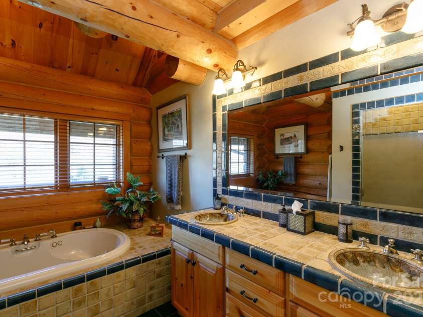 851 Austin Mountain Drive, Burnsville, NC 28714.  MLS# CAR4228841, YatesRealty ID 2394. 