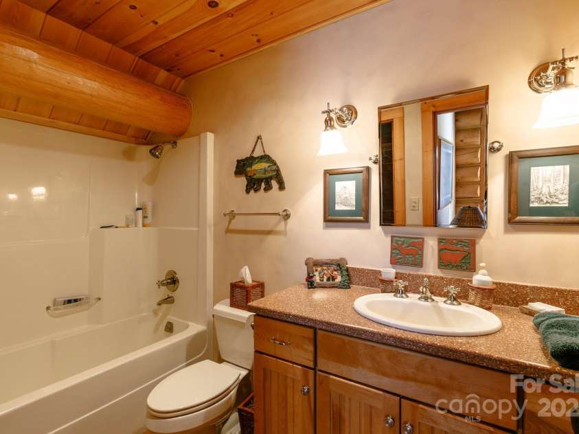 851 Austin Mountain Drive, Burnsville, NC 28714.  MLS# CAR4328686, YatesRealty ID 2394. 