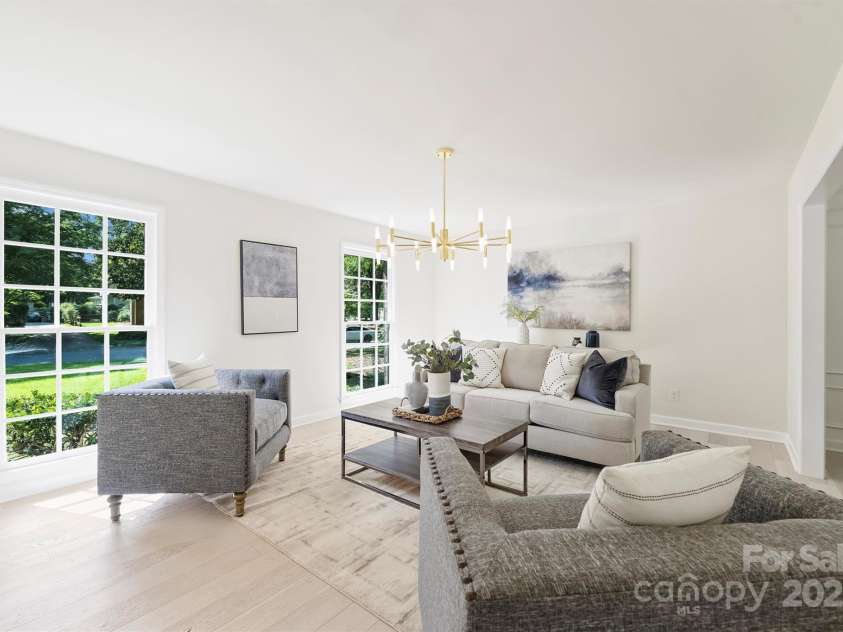 811 Ashmeade Road, Charlotte, NC 28211.  MLS# CAR4272071, YatesRealty ID 23940. 