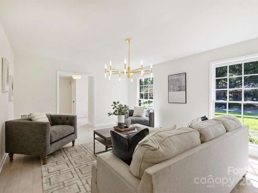 811 Ashmeade Road, Charlotte, NC 28211.  MLS# CAR4272071, YatesRealty ID 23940. 