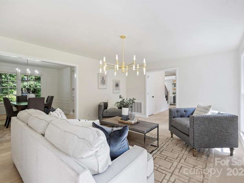 811 Ashmeade Road, Charlotte, NC 28211.  MLS# CAR4272071, YatesRealty ID 23940. 