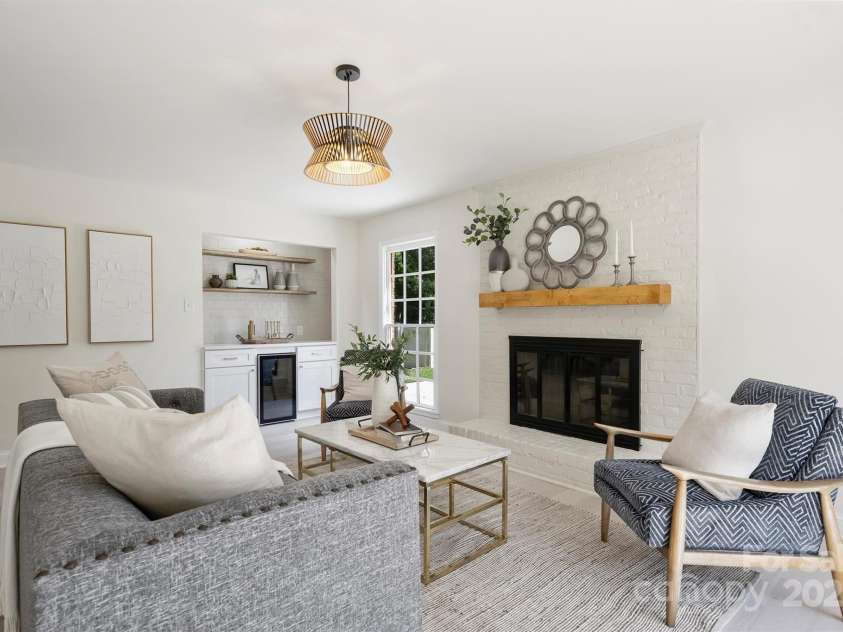 811 Ashmeade Road, Charlotte, NC 28211.  MLS# CAR4272071, YatesRealty ID 23940. 