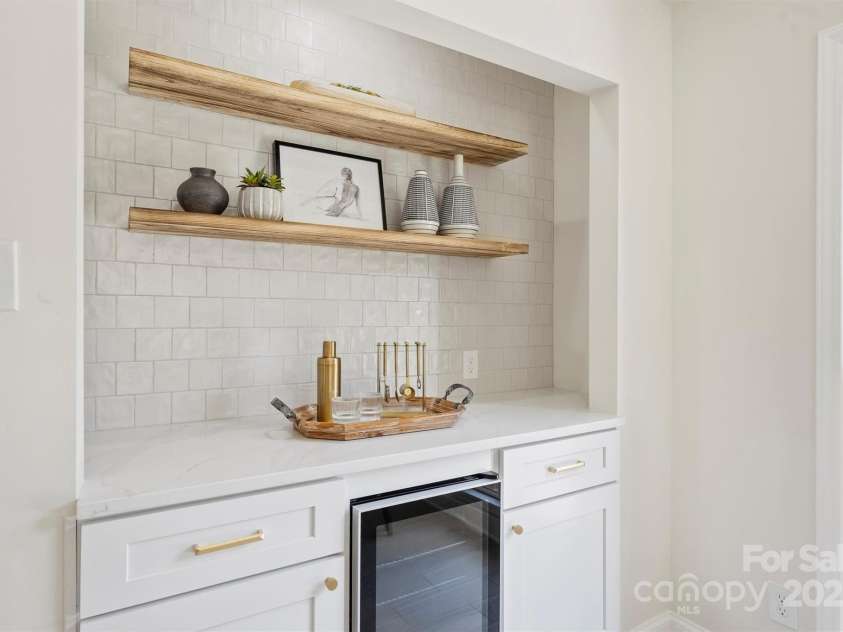 811 Ashmeade Road, Charlotte, NC 28211.  MLS# CAR4272071, YatesRealty ID 23940. 