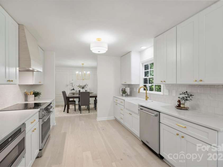 811 Ashmeade Road, Charlotte, NC 28211.  MLS# CAR4272071, YatesRealty ID 23940. 