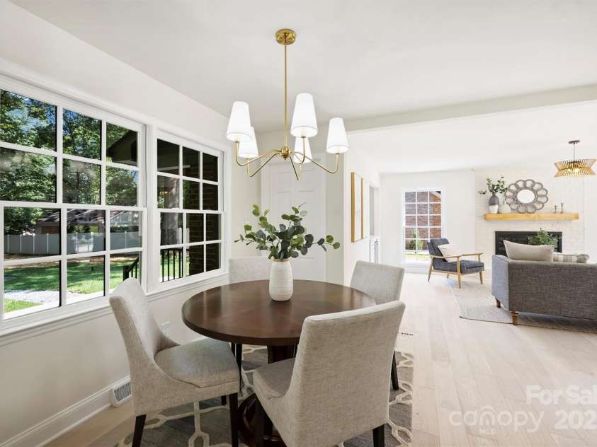 811 Ashmeade Road, Charlotte, NC 28211.  MLS# CAR4272071, YatesRealty ID 23940. 