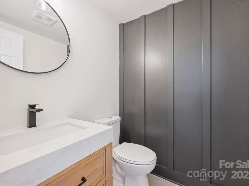 811 Ashmeade Road, Charlotte, NC 28211.  MLS# CAR4272071, YatesRealty ID 23940. 