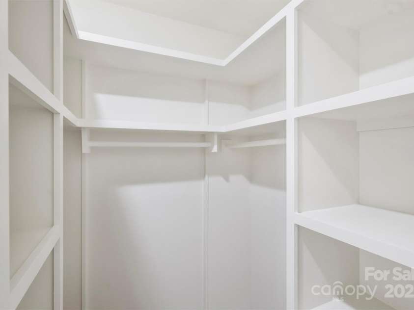 811 Ashmeade Road, Charlotte, NC 28211.  MLS# CAR4272071, YatesRealty ID 23940. 