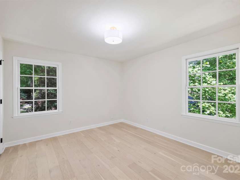 811 Ashmeade Road, Charlotte, NC 28211.  MLS# CAR4272071, YatesRealty ID 23940. 