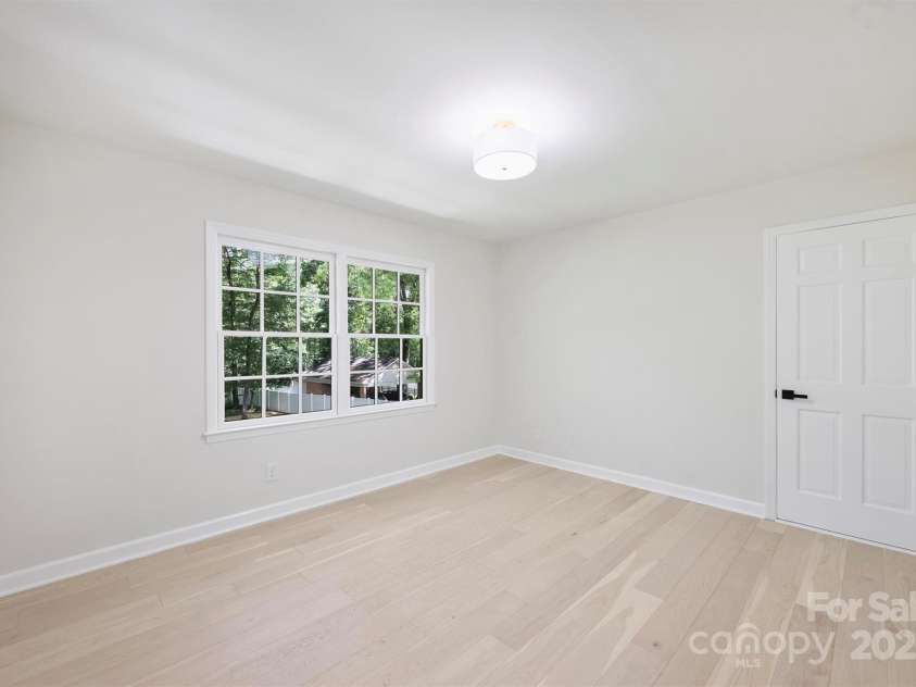 811 Ashmeade Road, Charlotte, NC 28211.  MLS# CAR4272071, YatesRealty ID 23940. 