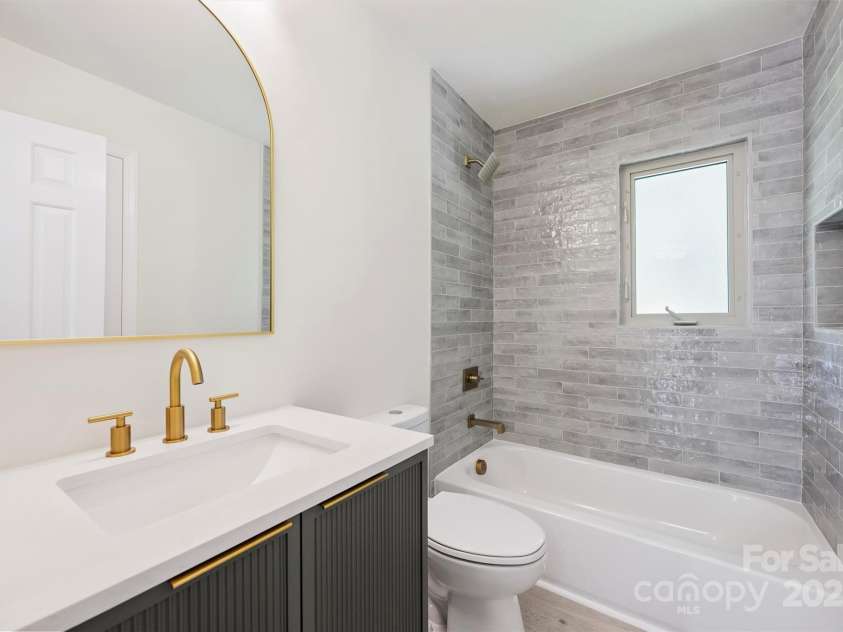 811 Ashmeade Road, Charlotte, NC 28211.  MLS# CAR4272071, YatesRealty ID 23940. 