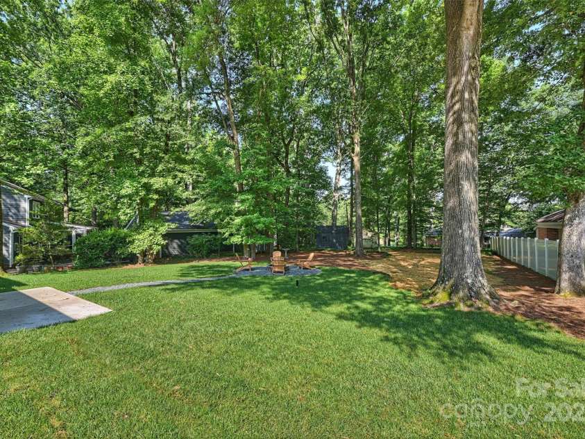 811 Ashmeade Road, Charlotte, NC 28211.  MLS# CAR4272071, YatesRealty ID 23940. 