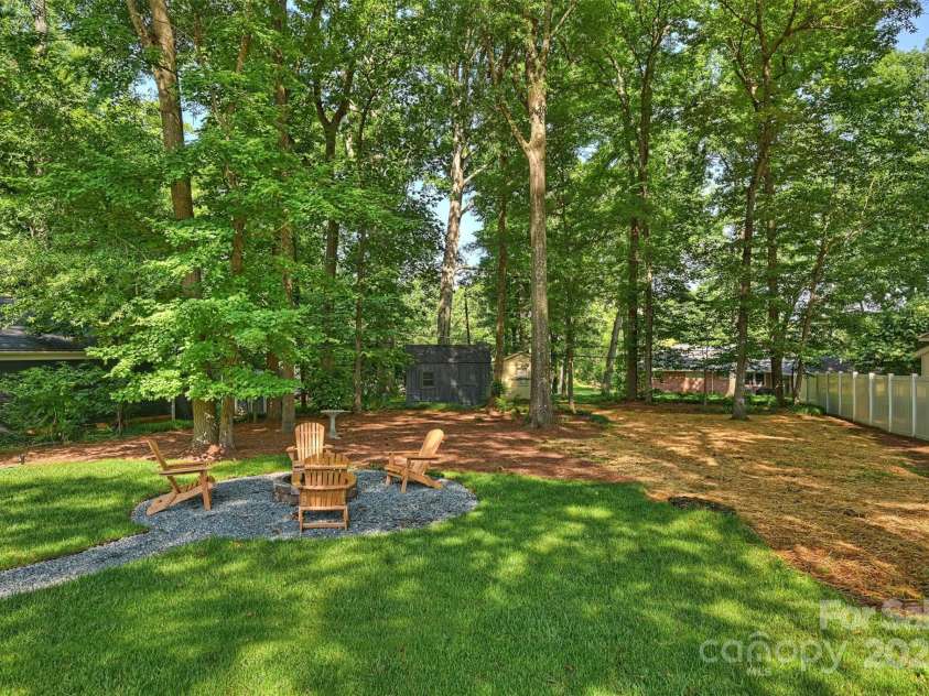 811 Ashmeade Road, Charlotte, NC 28211.  MLS# CAR4272071, YatesRealty ID 23940. 