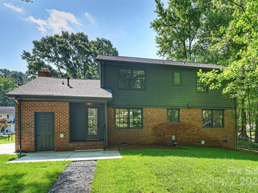 811 Ashmeade Road, Charlotte, NC 28211.  MLS# CAR4272071, YatesRealty ID 23940. 