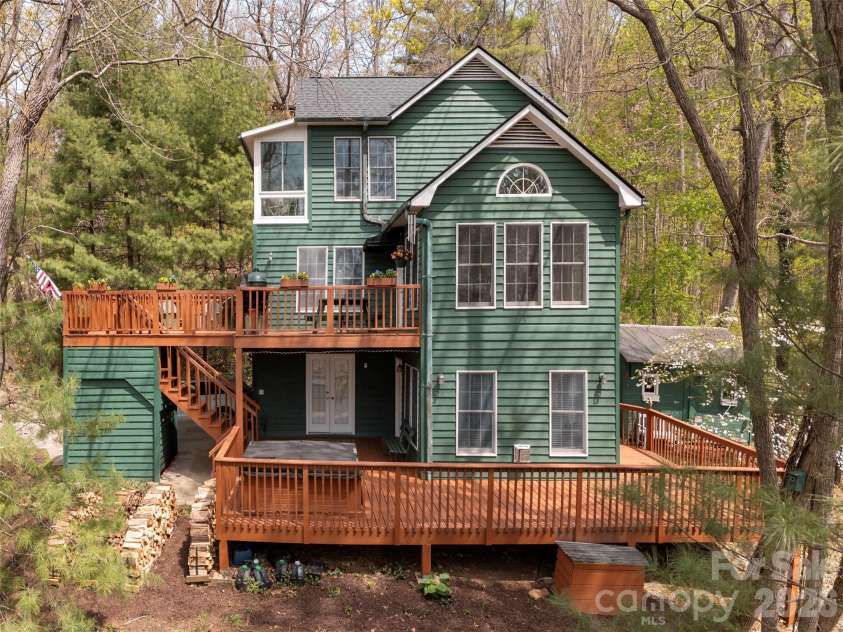 403 Cherokee Road, Asheville, NC 28804.  MLS# CAR4367190, YatesRealty ID 23941. At Home on Sunset Mountain