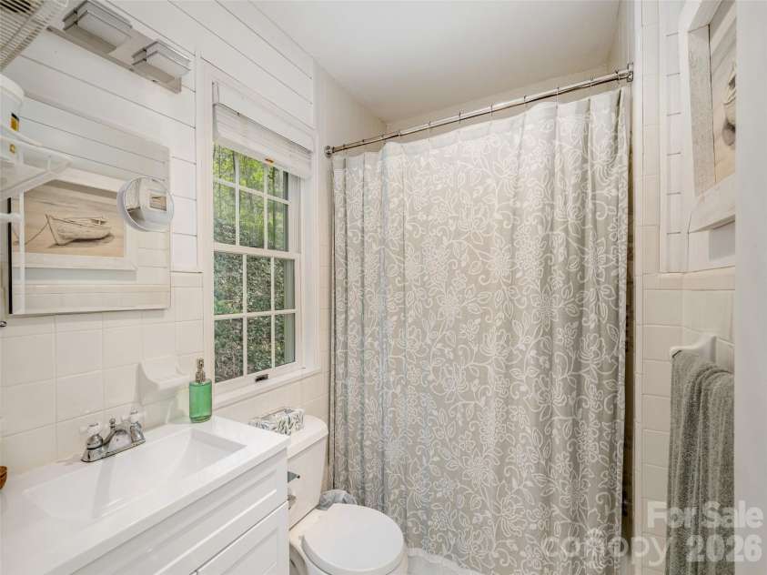 403 Cherokee Road, Asheville, NC 28804.  MLS# CAR4367190, YatesRealty ID 23941. Guest Bathroom