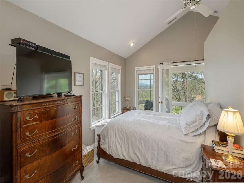 403 Cherokee Road, Asheville, NC 28804.  MLS# CAR4367190, YatesRealty ID 23941. Wake Up to the View