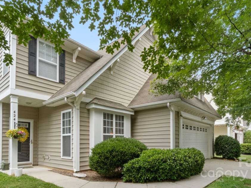 424 Paperbark Lane, Rock Hill, SC 29732.  MLS# CAR4266335, YatesRealty ID 23941. 