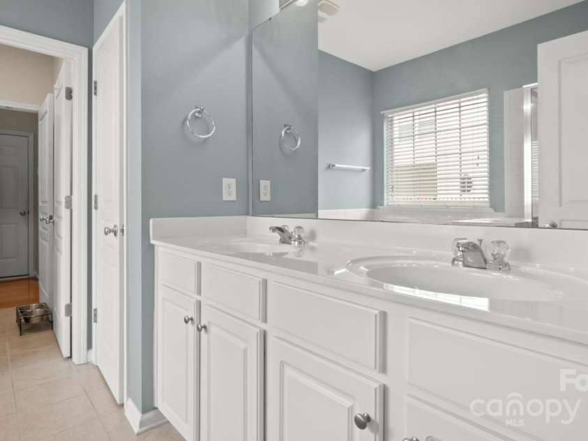 424 Paperbark Lane, Rock Hill, SC 29732.  MLS# CAR4266335, YatesRealty ID 23941. 