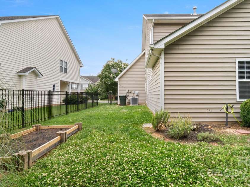 424 Paperbark Lane, Rock Hill, SC 29732.  MLS# CAR4266335, YatesRealty ID 23941. 