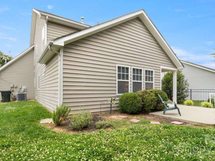 424 Paperbark Lane, Rock Hill, SC 29732.  MLS# CAR4266335, YatesRealty ID 23941. 