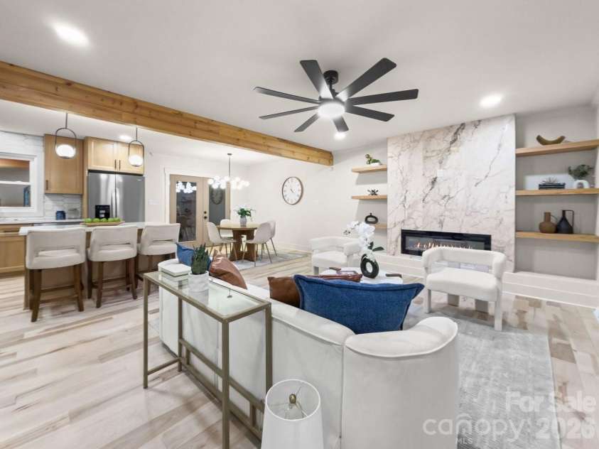 3400 Campbell Drive, Charlotte, NC 28205.  MLS# CAR4381330, YatesRealty ID 23942. 