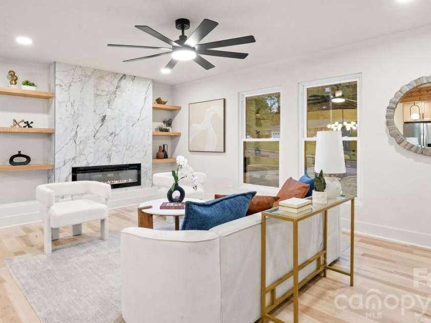3400 Campbell Drive, Charlotte, NC 28205.  MLS# CAR4381330, YatesRealty ID 23942. 