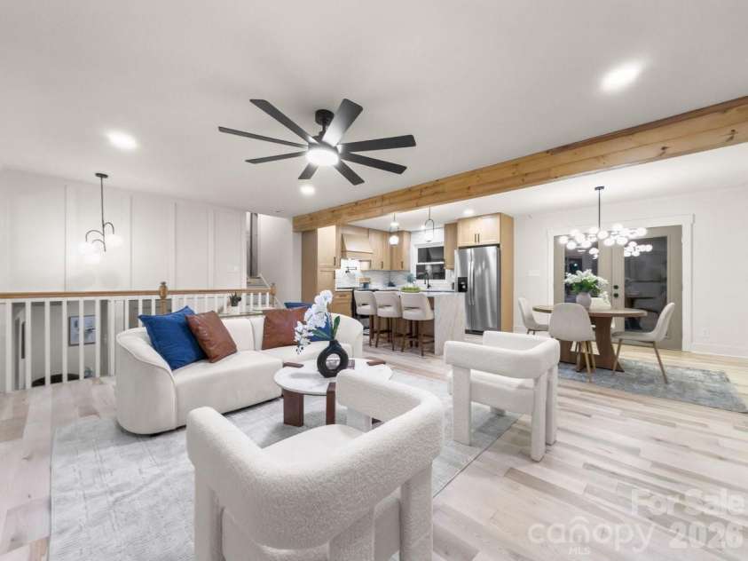 3400 Campbell Drive, Charlotte, NC 28205.  MLS# CAR4381330, YatesRealty ID 23942. 