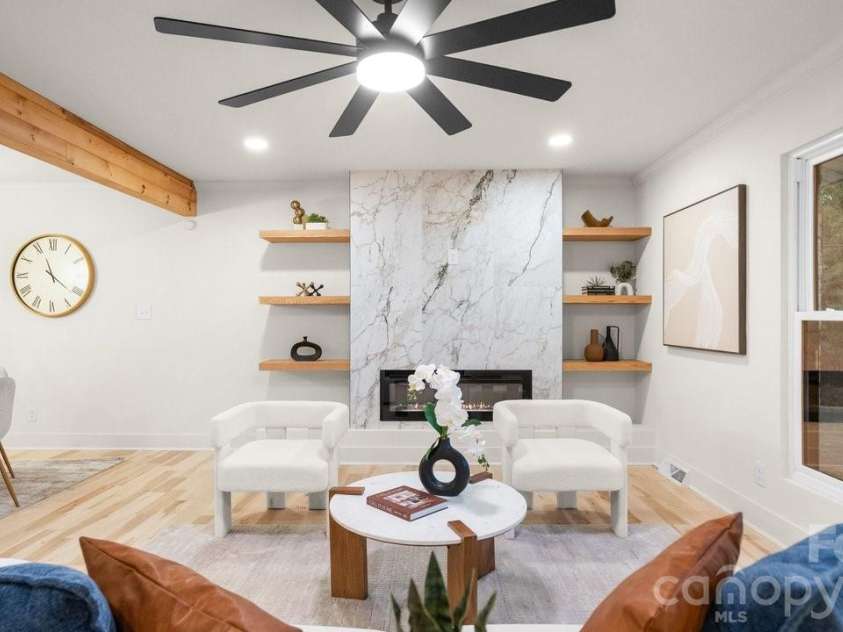 3400 Campbell Drive, Charlotte, NC 28205.  MLS# CAR4381330, YatesRealty ID 23942. 