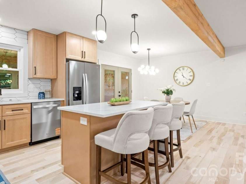3400 Campbell Drive, Charlotte, NC 28205.  MLS# CAR4381330, YatesRealty ID 23942. 