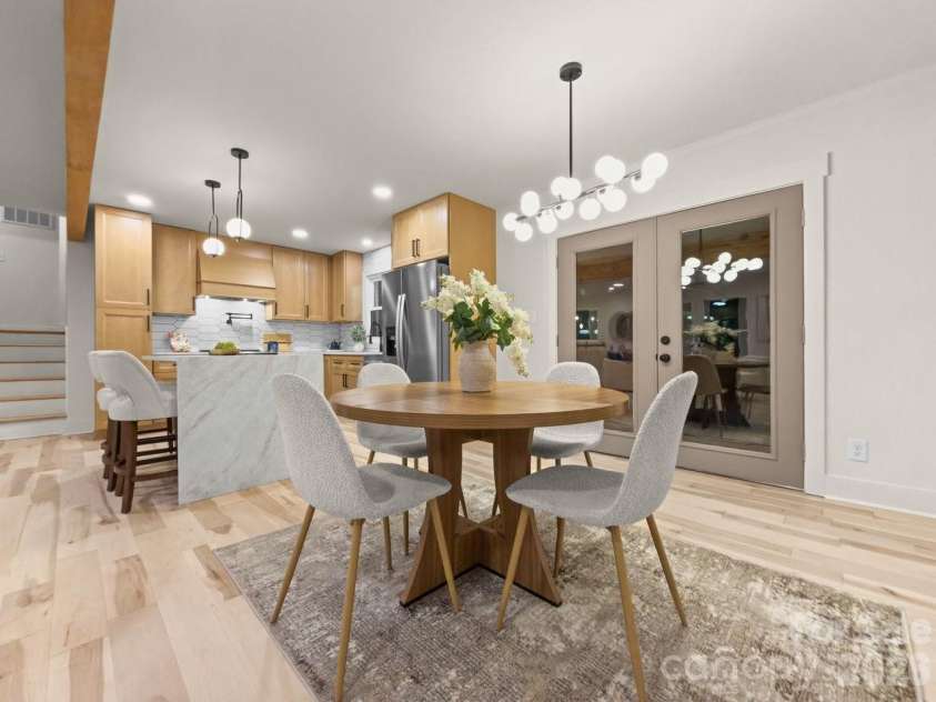 3400 Campbell Drive, Charlotte, NC 28205.  MLS# CAR4381330, YatesRealty ID 23942. 