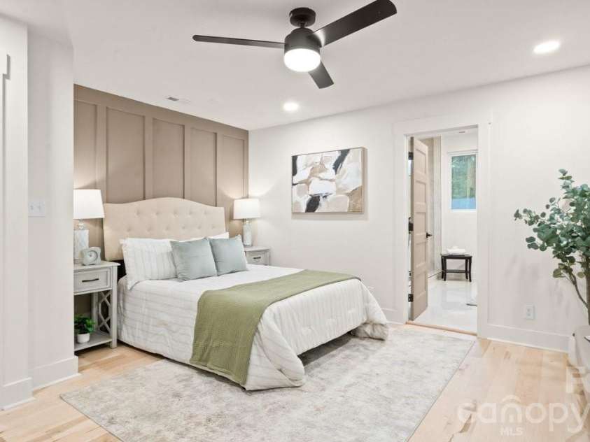 3400 Campbell Drive, Charlotte, NC 28205.  MLS# CAR4381330, YatesRealty ID 23942. 