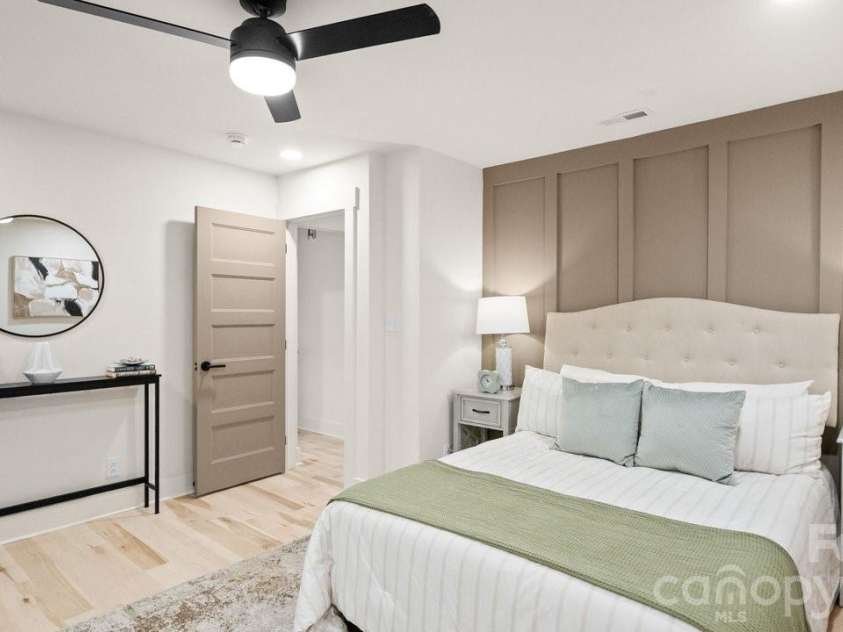3400 Campbell Drive, Charlotte, NC 28205.  MLS# CAR4381330, YatesRealty ID 23942. 