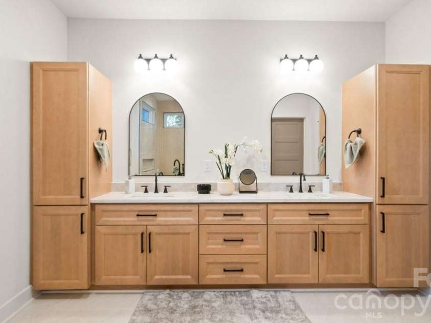 3400 Campbell Drive, Charlotte, NC 28205.  MLS# CAR4381330, YatesRealty ID 23942. 