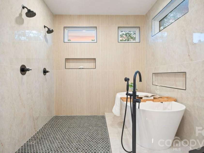 3400 Campbell Drive, Charlotte, NC 28205.  MLS# CAR4381330, YatesRealty ID 23942. 