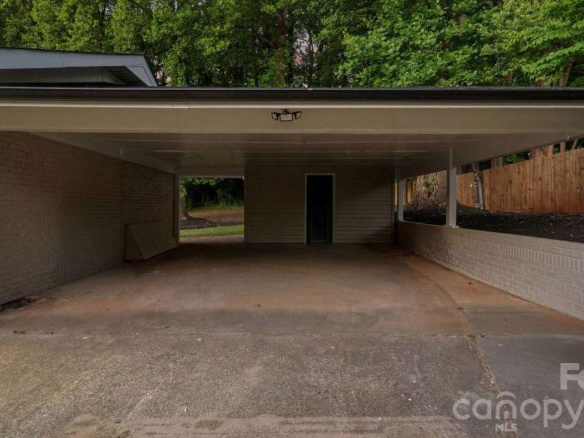 3400 Campbell Drive, Charlotte, NC 28205.  MLS# CAR4381330, YatesRealty ID 23942. 
