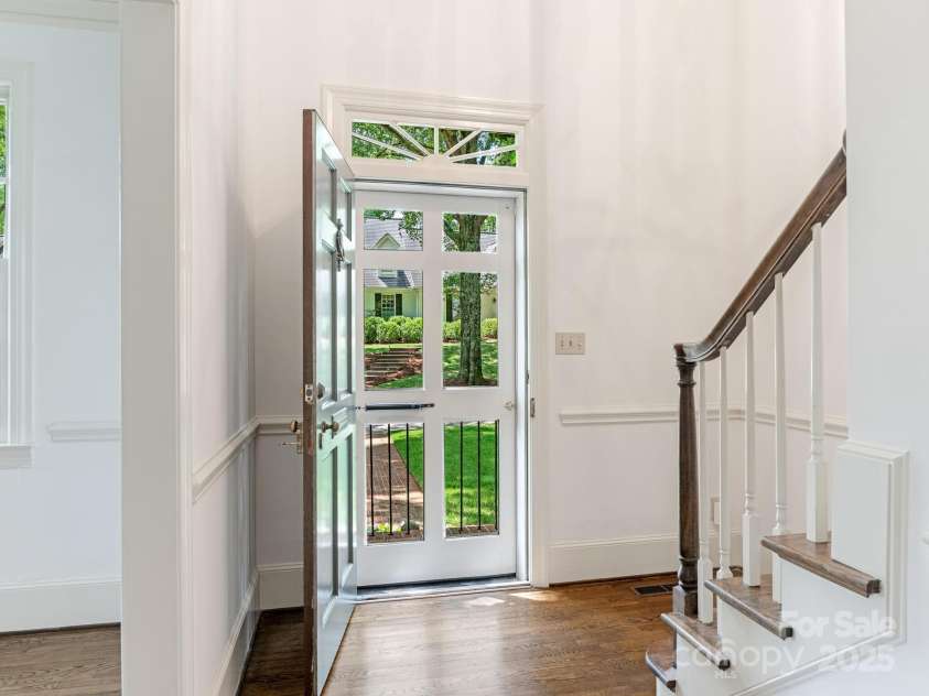 827 Museum Drive, Charlotte, NC 28207.  MLS# CAR4274489, YatesRealty ID 23943. 