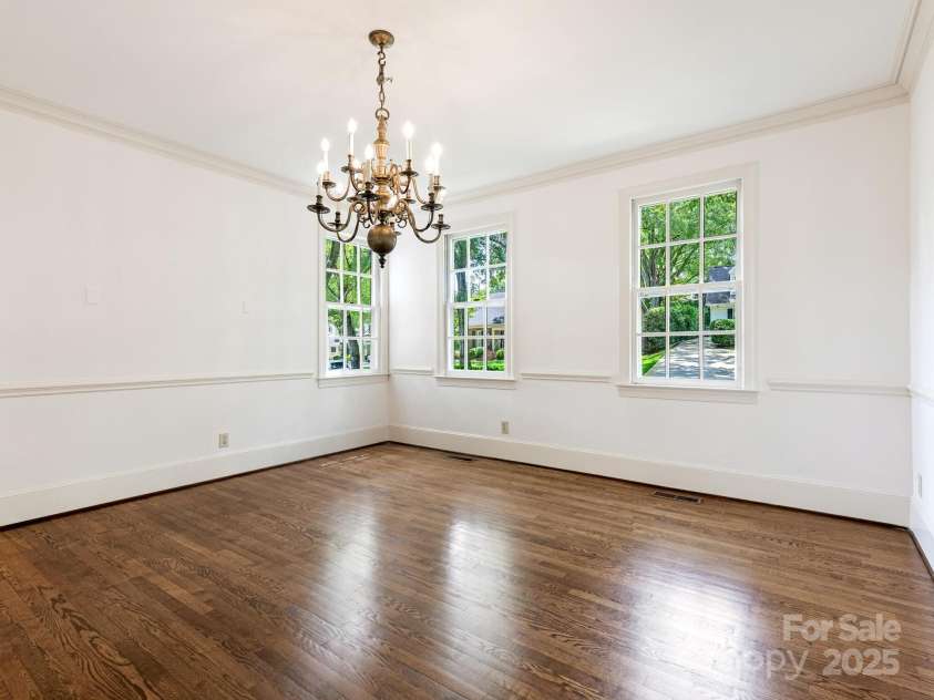 827 Museum Drive, Charlotte, NC 28207.  MLS# CAR4274489, YatesRealty ID 23943. 