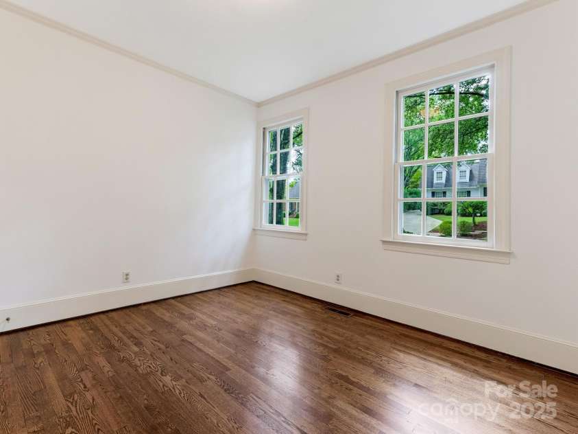 827 Museum Drive, Charlotte, NC 28207.  MLS# CAR4274489, YatesRealty ID 23943. 