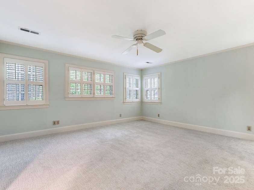 827 Museum Drive, Charlotte, NC 28207.  MLS# CAR4274489, YatesRealty ID 23943. 