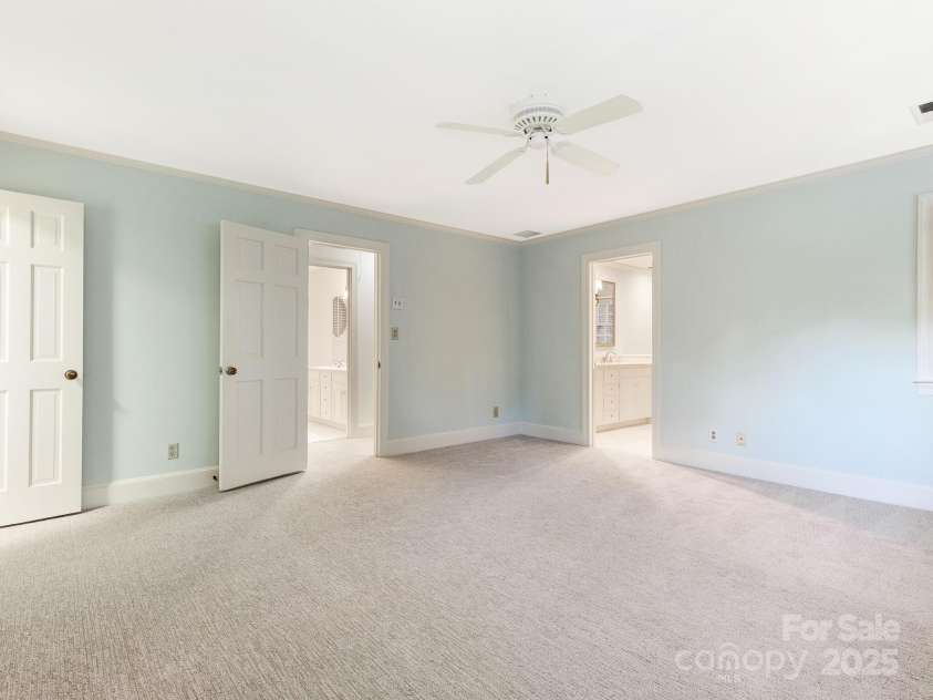 827 Museum Drive, Charlotte, NC 28207.  MLS# CAR4274489, YatesRealty ID 23943. 