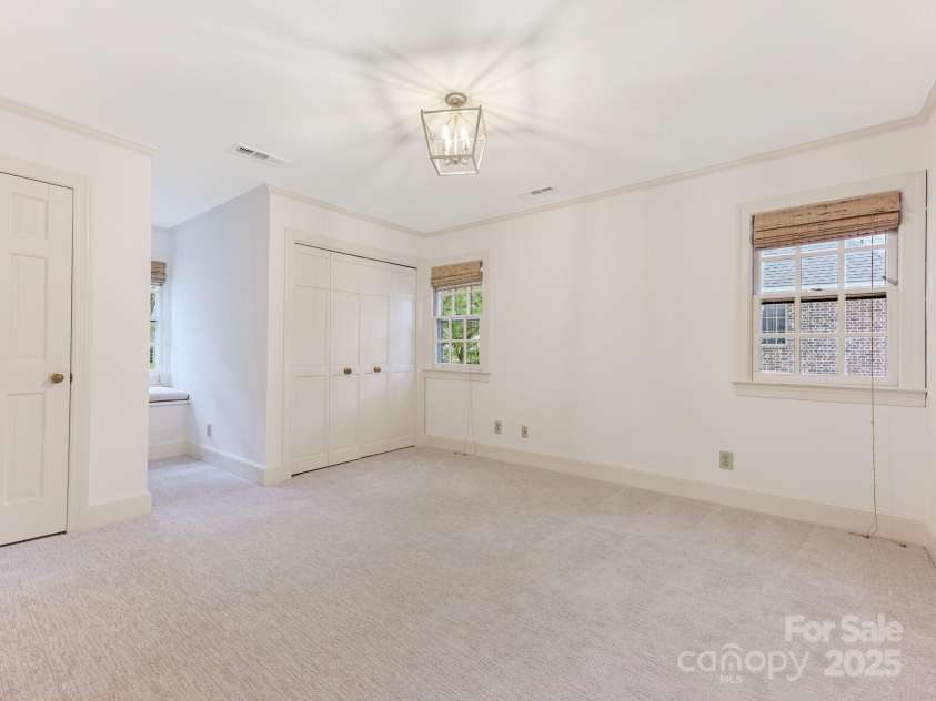 827 Museum Drive, Charlotte, NC 28207.  MLS# CAR4274489, YatesRealty ID 23943. 