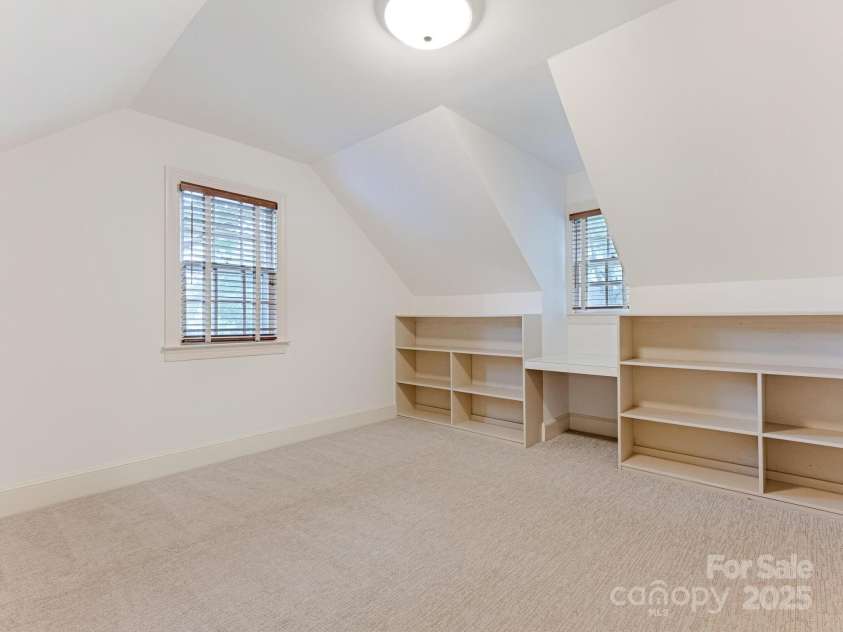 827 Museum Drive, Charlotte, NC 28207.  MLS# CAR4274489, YatesRealty ID 23943. 