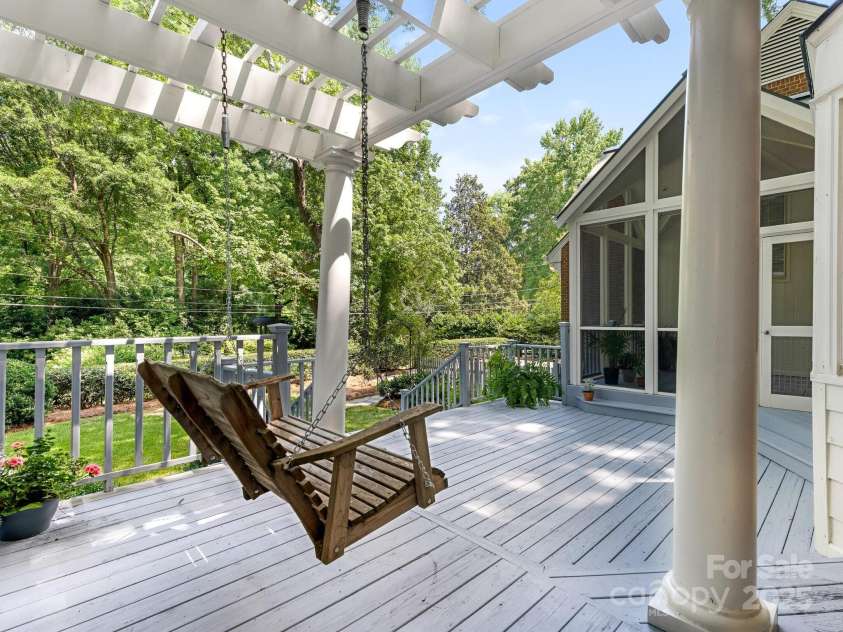 827 Museum Drive, Charlotte, NC 28207.  MLS# CAR4274489, YatesRealty ID 23943. 