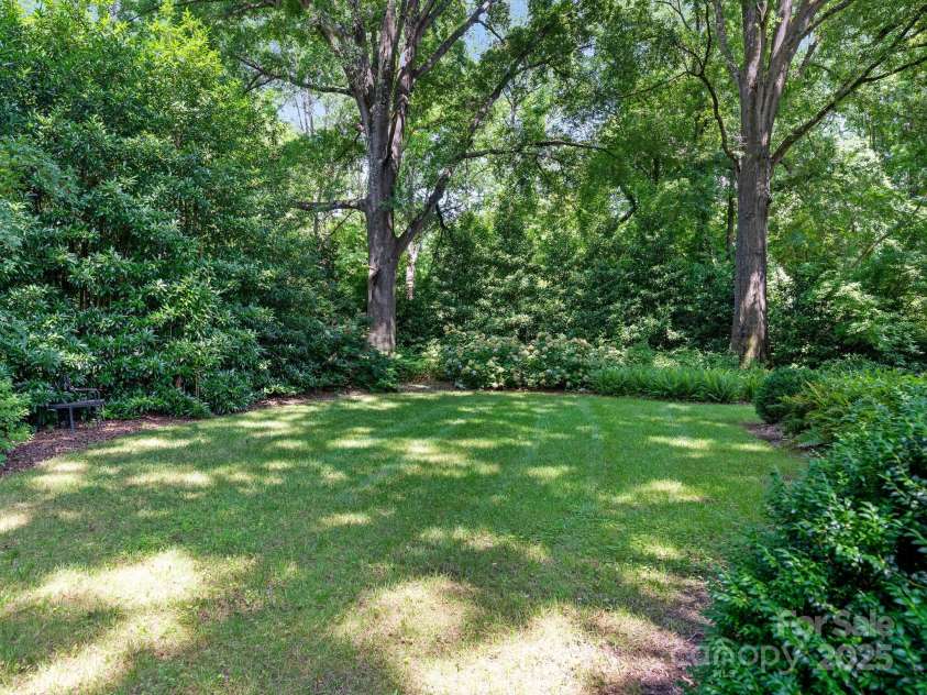 827 Museum Drive, Charlotte, NC 28207.  MLS# CAR4274489, YatesRealty ID 23943. 