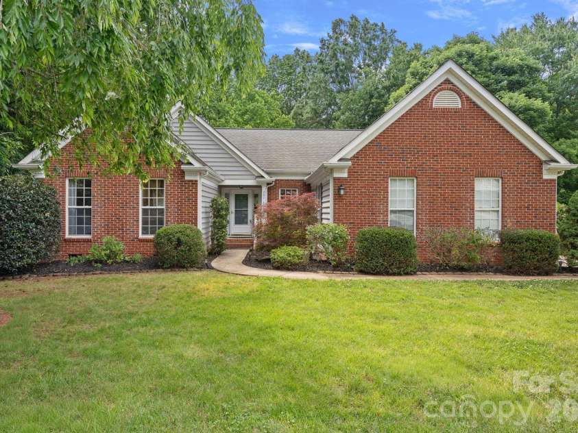 207 Kilborne Road, Mooresville, NC 28117.  MLS# CAR4373290, YatesRealty ID 23944. 
