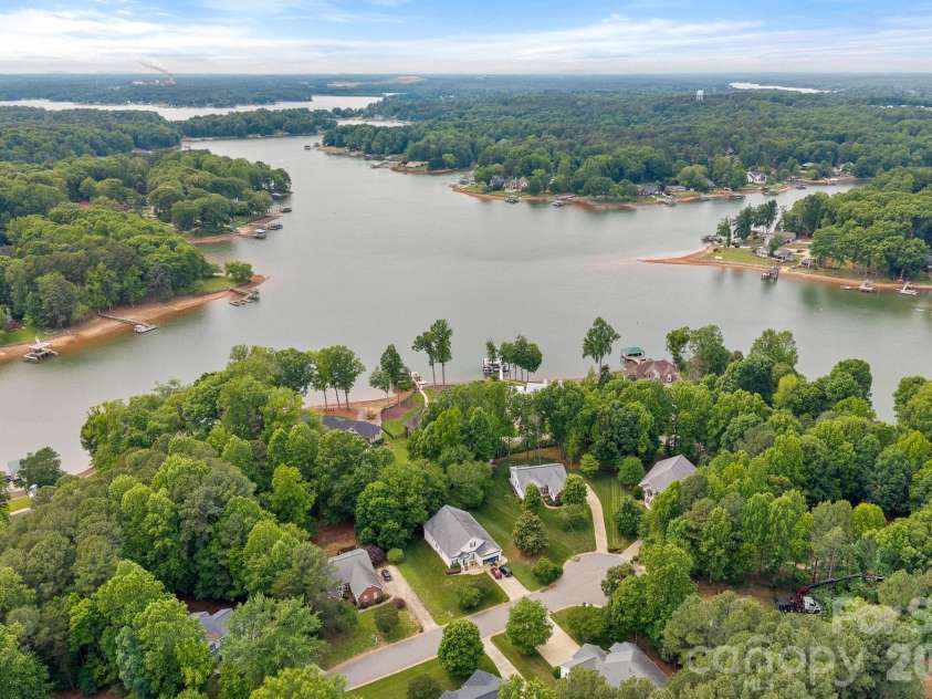 207 Kilborne Road, Mooresville, NC 28117.  MLS# CAR4373290, YatesRealty ID 23944. 