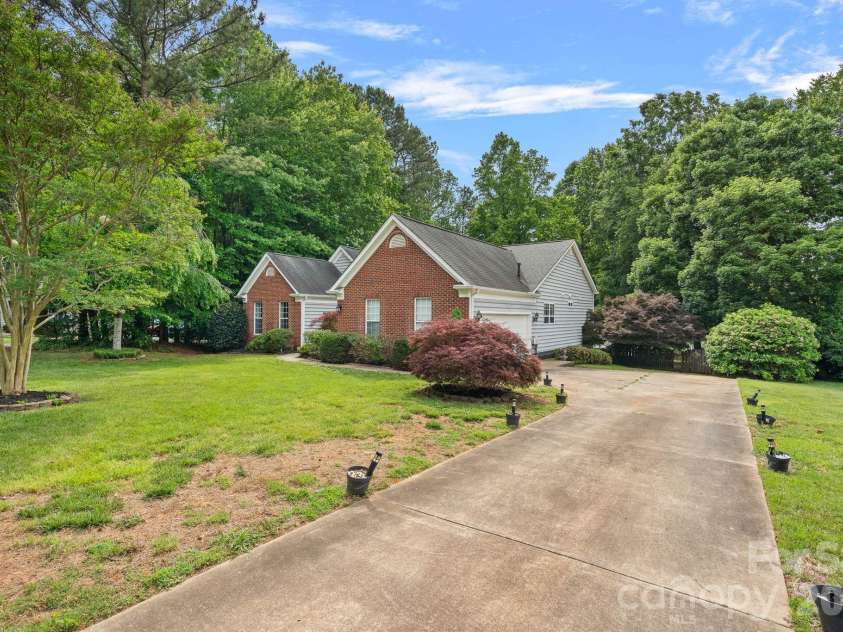 207 Kilborne Road, Mooresville, NC 28117.  MLS# CAR4373290, YatesRealty ID 23944. 